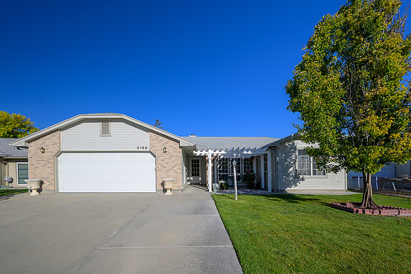 2166 W Sandalwood-17.jpg