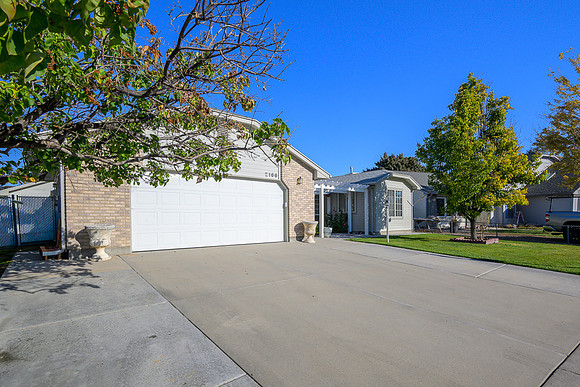 2166 W Sandalwood-16.jpg