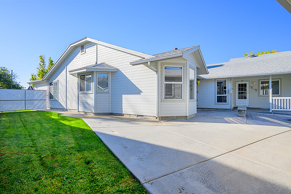 2166 W Sandalwood-10.jpg